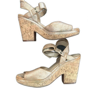 Johnston & Murphy Heels Womeens Size 9 Tan Gold Wedge Shoes Ankle Strap Metallic